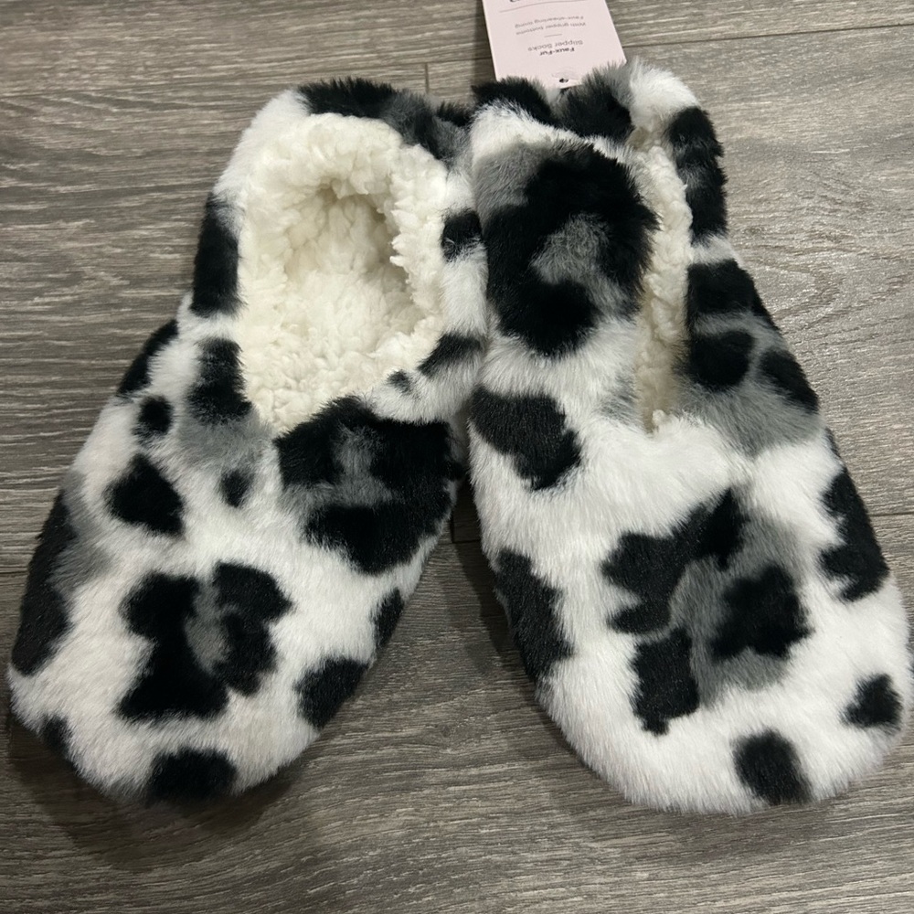 Cozy Black and White Women's Slippers socks